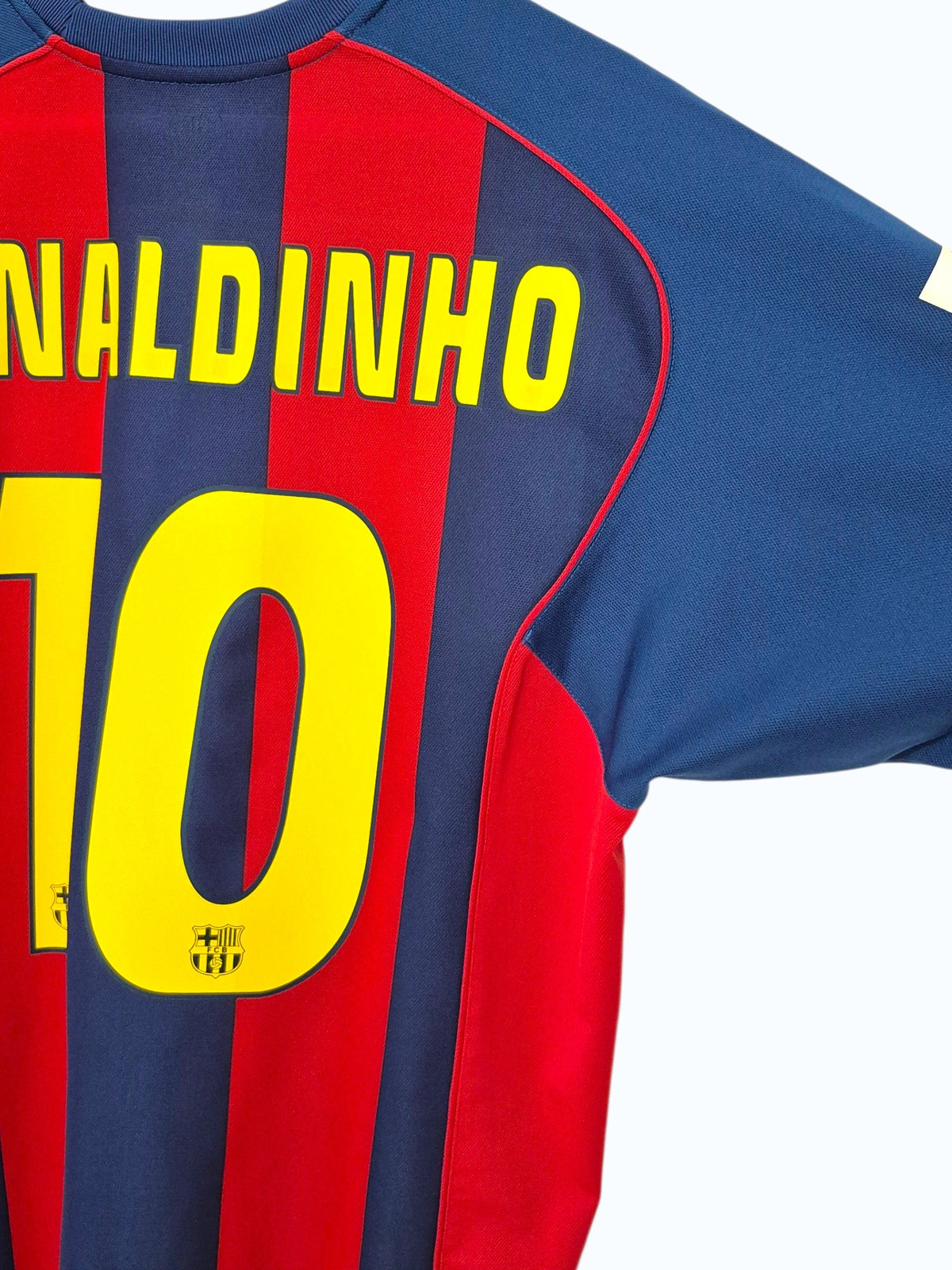 FC Barcelona 2004-2005 Ronaldinho Basic Home Shirt (L)