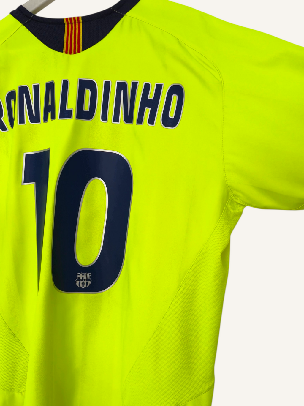 FC Barcelona 2005-2006 Ronaldinho Away Shirt (XL)