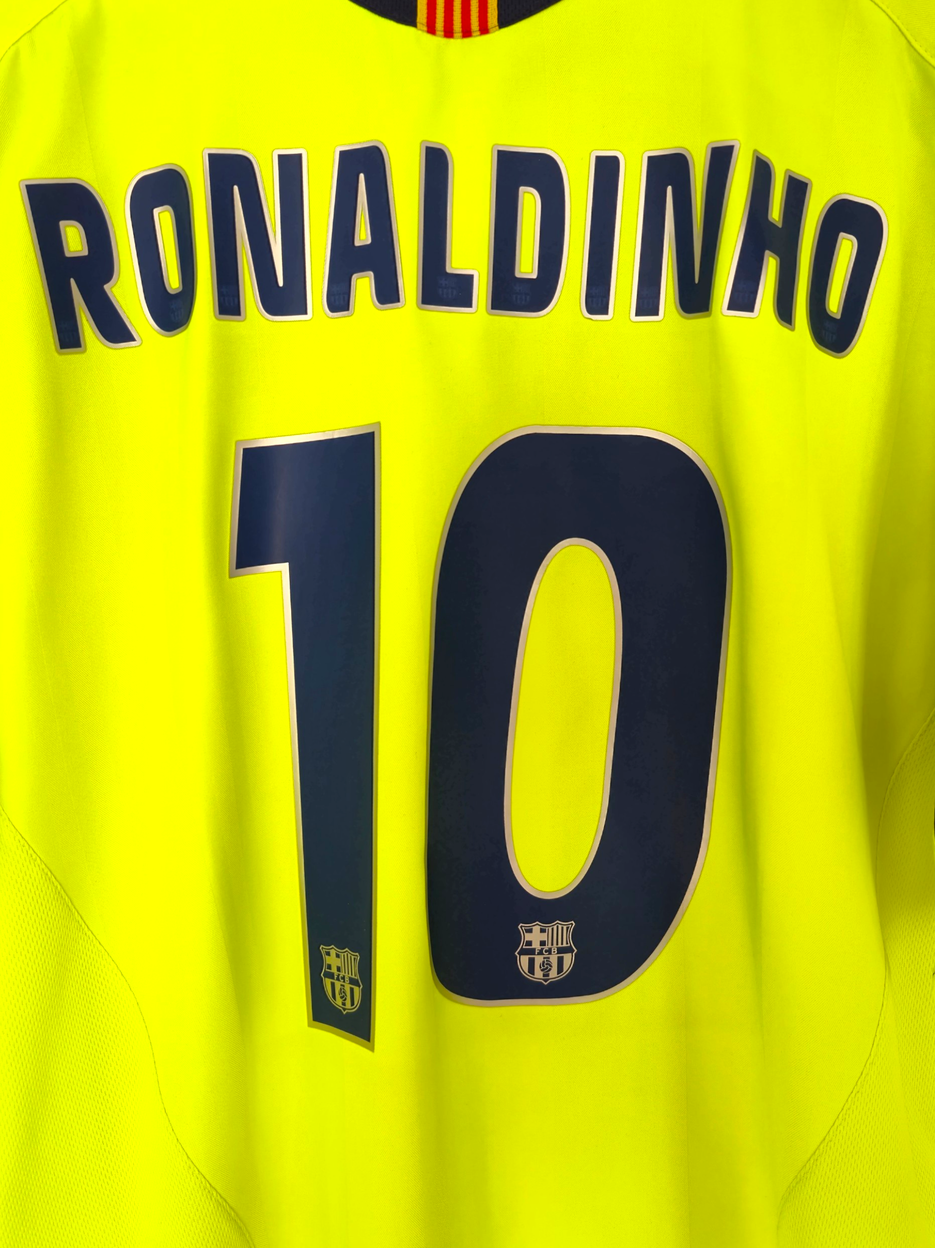 FC Barcelona 2005-2006 Ronaldinho Away Shirt (XL)