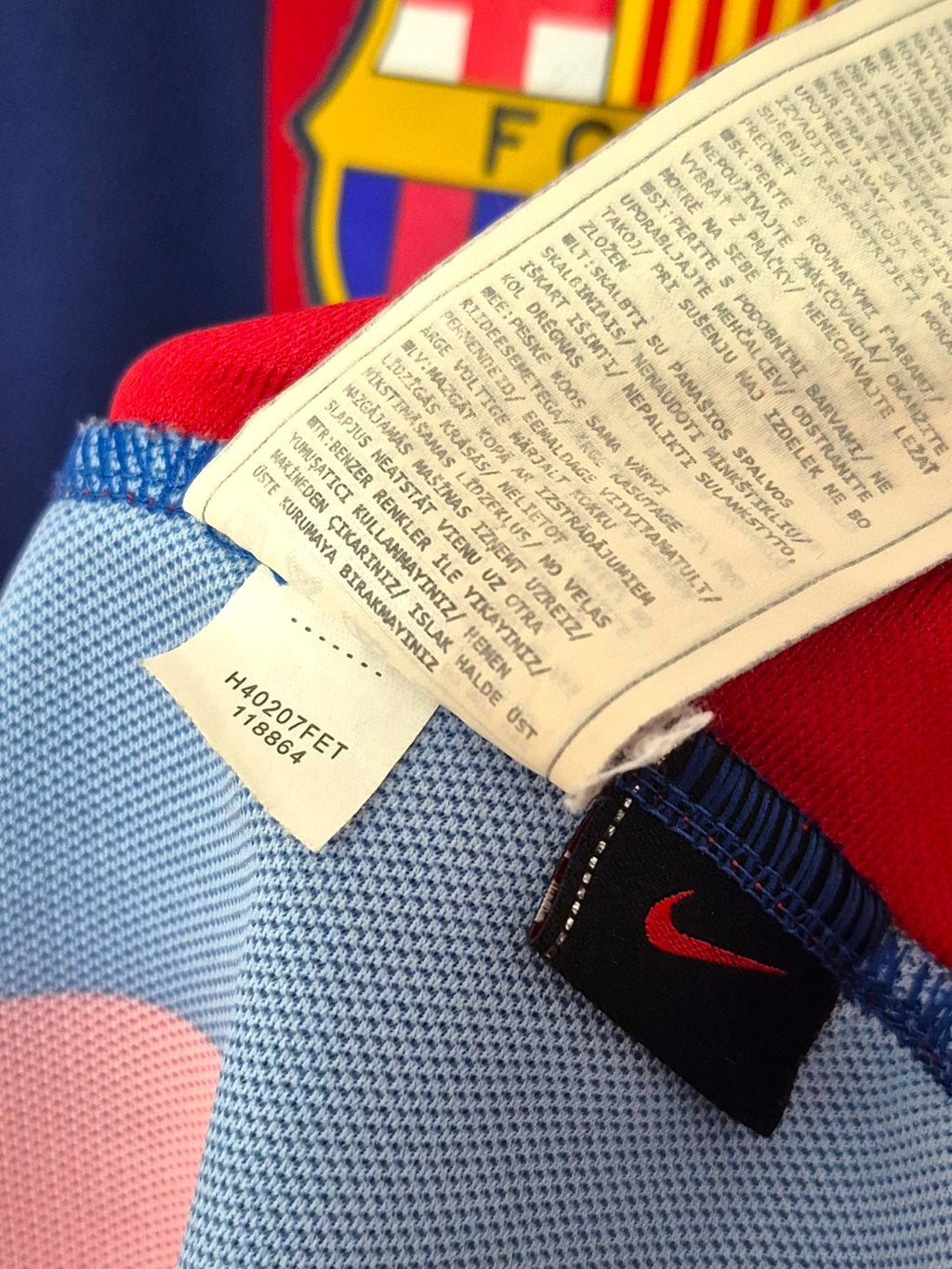 FC Barcelona 2004-2005 Ronaldinho Basic Home Shirt (L)