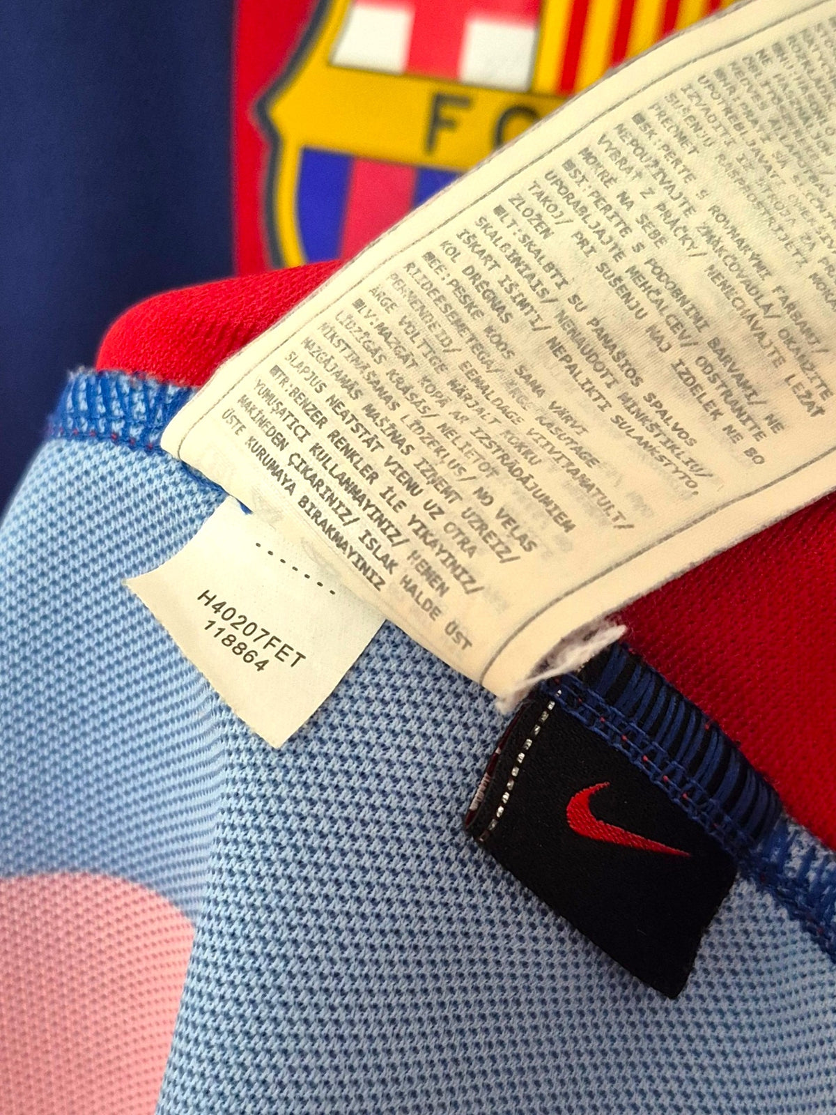 FC Barcelona 2004-2005 Ronaldinho Basic Home Shirt (L)