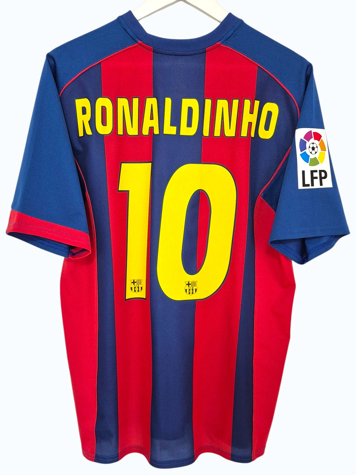 FC Barcelona 2004-2005 Ronaldinho Basic Home Shirt (L)