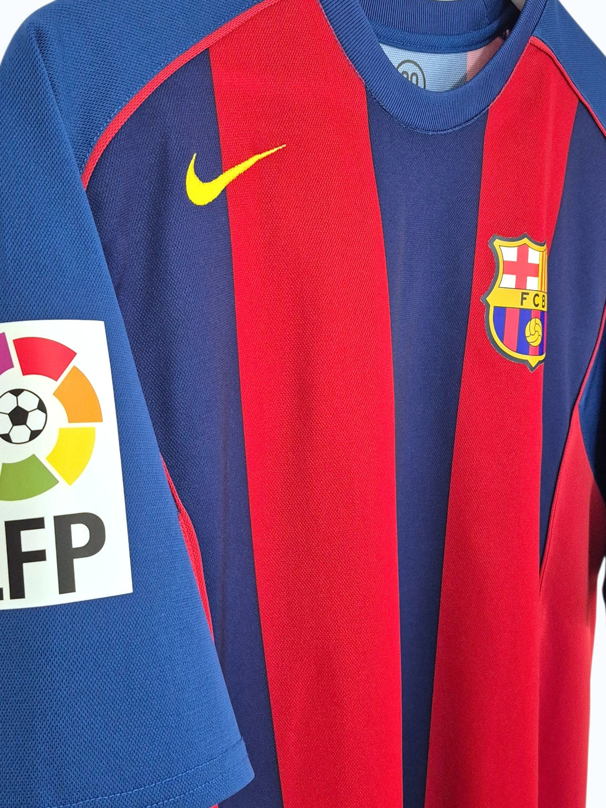 FC Barcelona 2004-2005 Ronaldinho Basic Home Shirt (L)