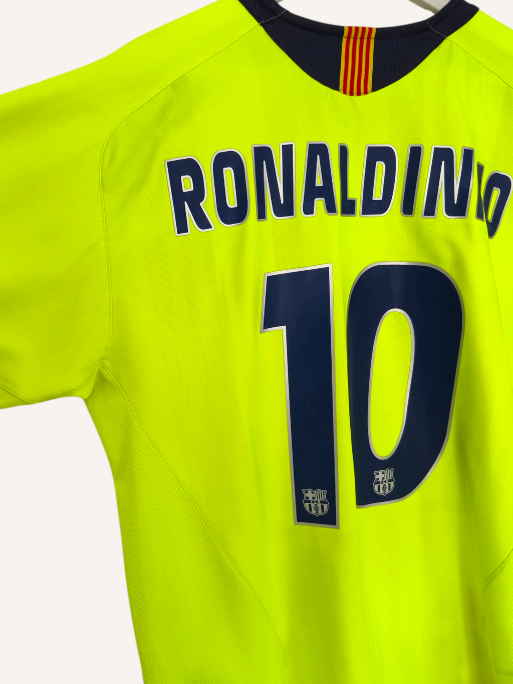 FC Barcelona 2005-2006 Ronaldinho Away Shirt (XL)