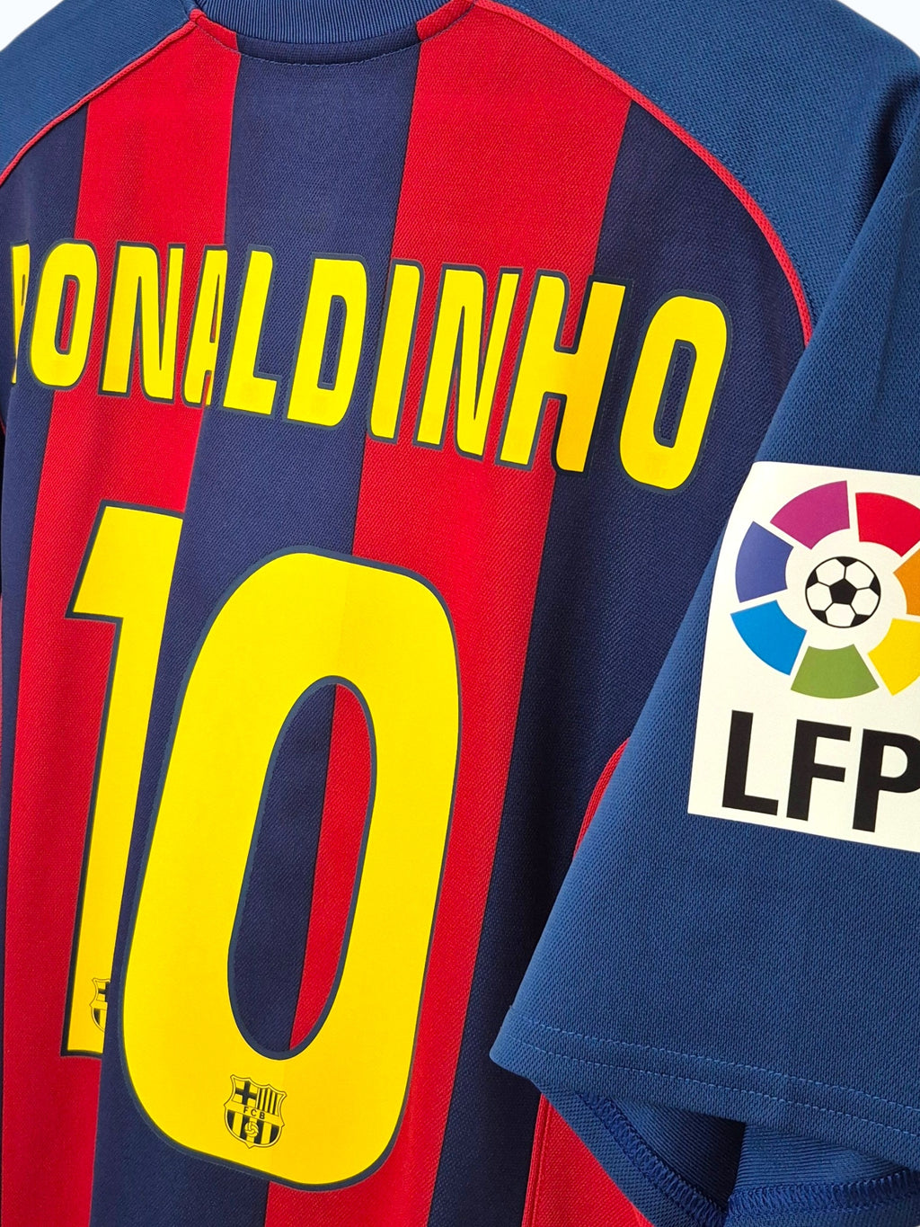 FC Barcelona 2004-2005 Ronaldinho Basic Home Shirt (L)