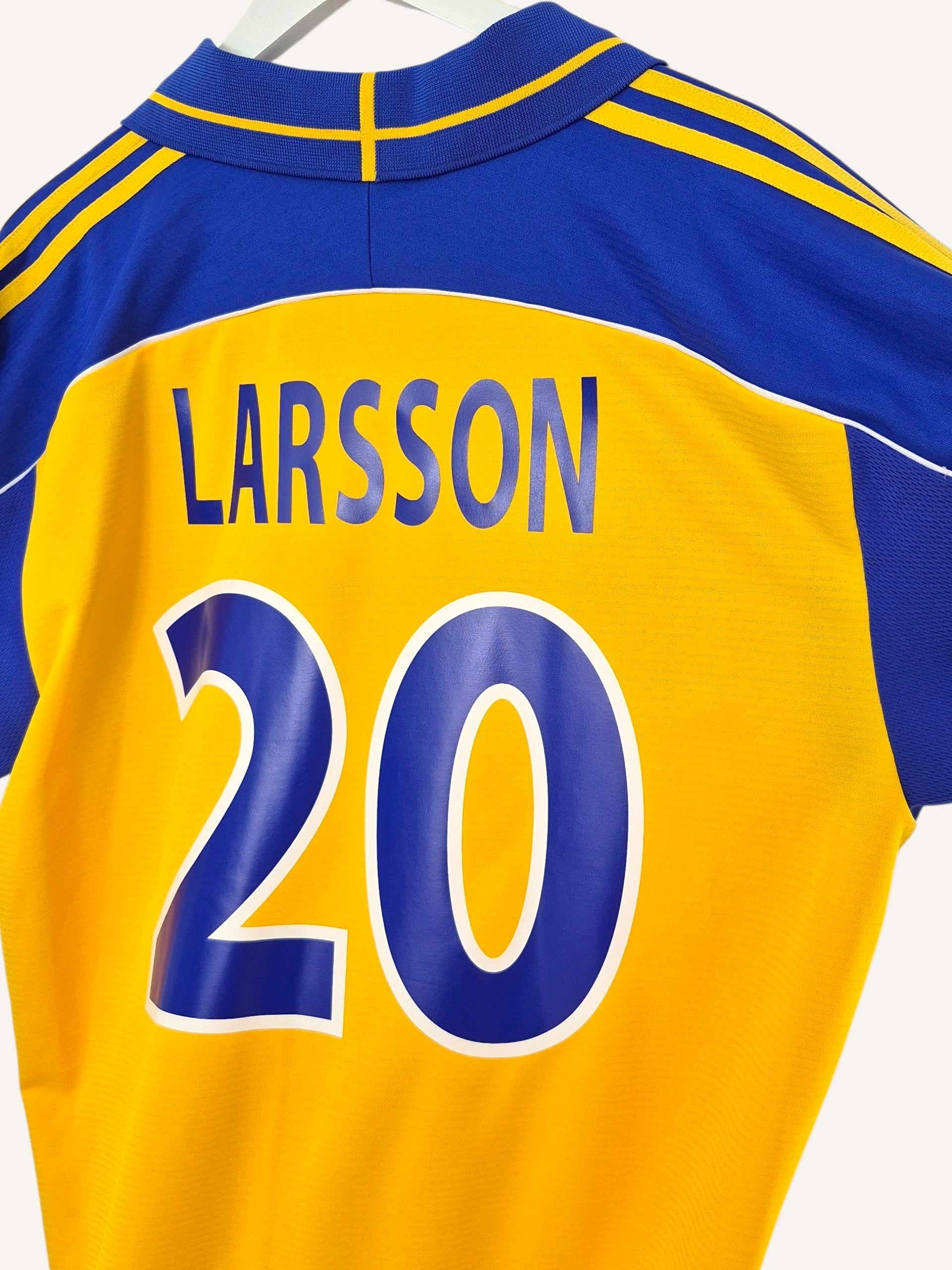 Sweden 2000-2002 Larsson Euro  Home Shirt (XL)