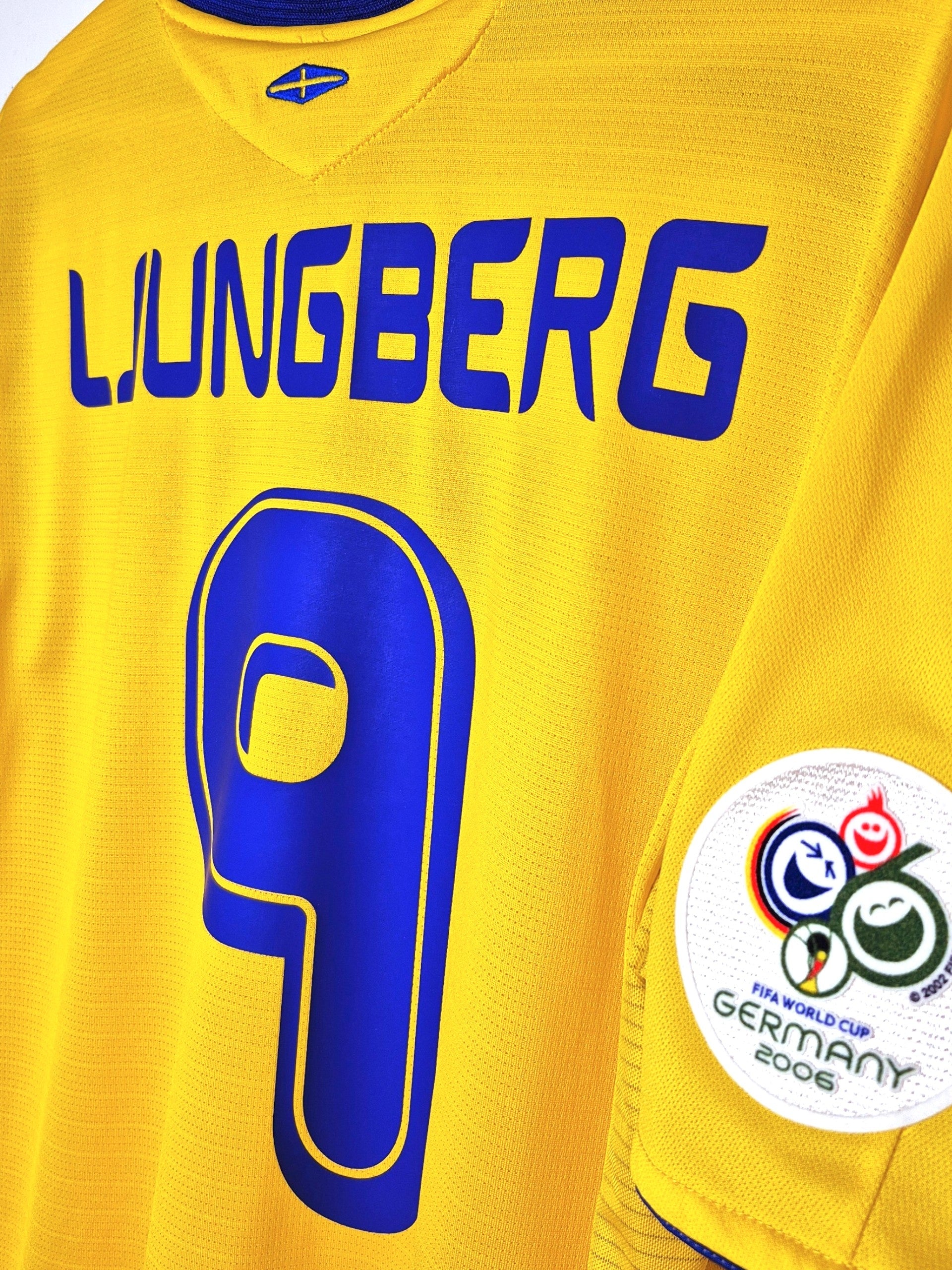 Sweden World Cup 2006 Ljungberg Home Shirt (L)