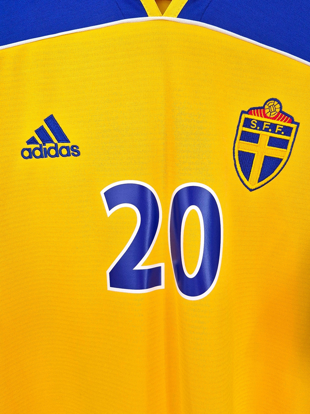 Sweden 2000-2002 Larsson Euro  Home Shirt (XL)