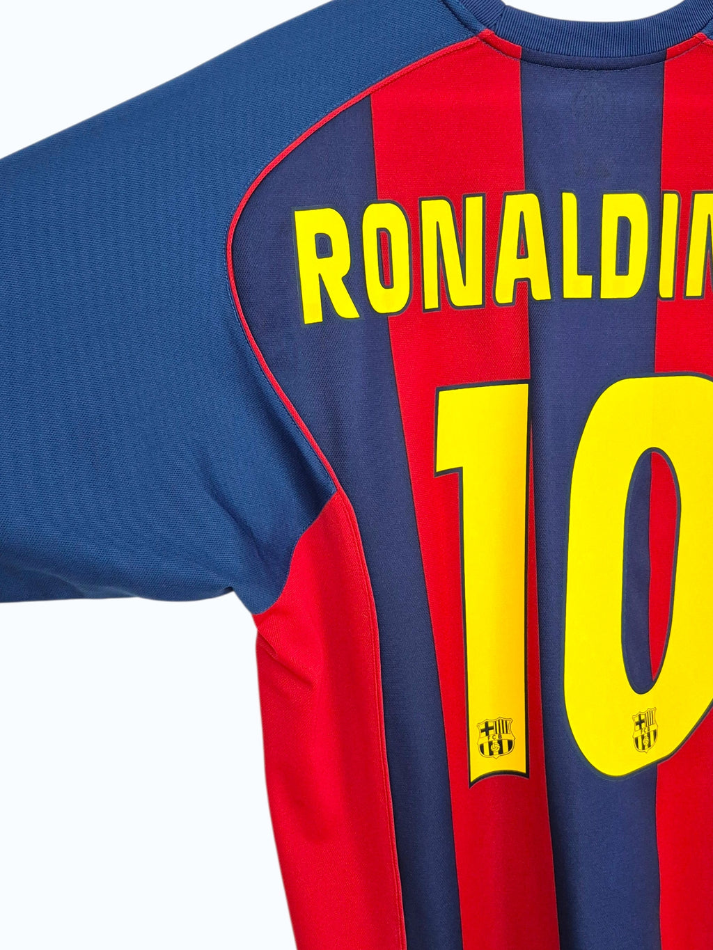 FC Barcelona 2004-2005 Ronaldinho Basic Home Shirt (L)