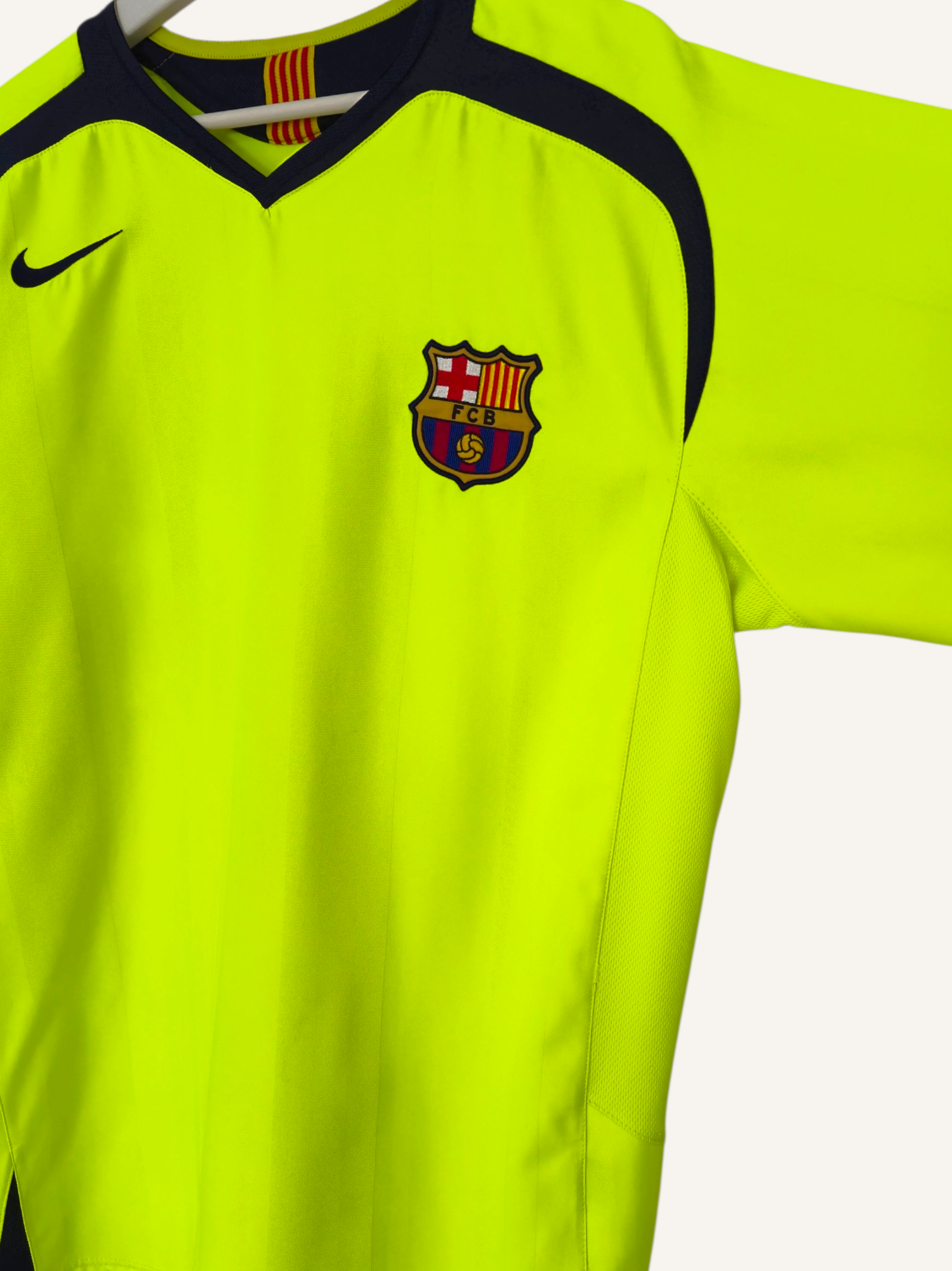 FC Barcelona 2005-2006 Ronaldinho Away Shirt (XL)
